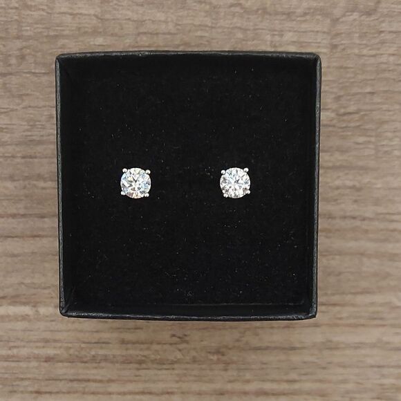 0.5 Carat Moissanite 925 Silver Sterling Simple Silver Stud Earrings - Picture 1 of 8